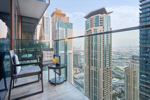 Property grounds - Sophisticated 1BR | Skyline & Canal Views (Dubai)