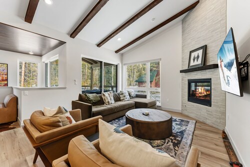 New luxury 3-bedroom 2 car garage townhome. Walking distance to River Run.