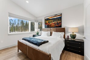 3 bedrooms, free WiFi, bed sheets, wheelchair access