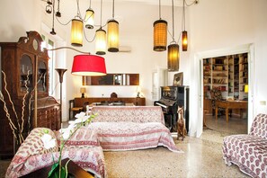 Smart TV - Wanderlust - FromHometoRome (Roma)