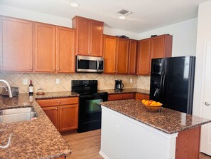 Mikrowelle, Ofen, Herdplatte, Geschirrspüler