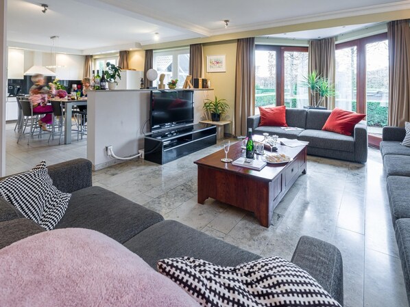 House | Living room - Charming Group Stay in Borgloon (Borgloon)