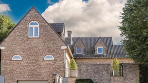 House | Exterior - Group Accommodation in Borgloon Hof Van Kalenberg (Borgloon)