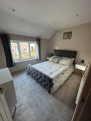 3 bedrooms, WiFi, bed sheets