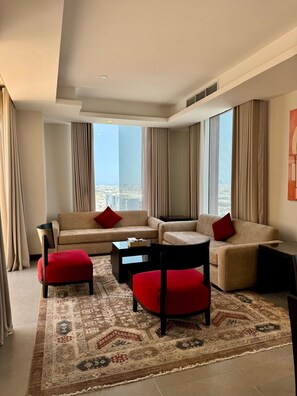A modern living room with a sofa set, a coffee table, and a patterned rug. - Sedra Al Alami Jeddah Hotel Apartments (Jeddah)