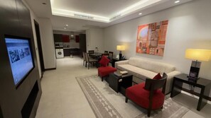 Suite Keluarga, pemandangan kota | Brankas dan Wi-Fi gratis