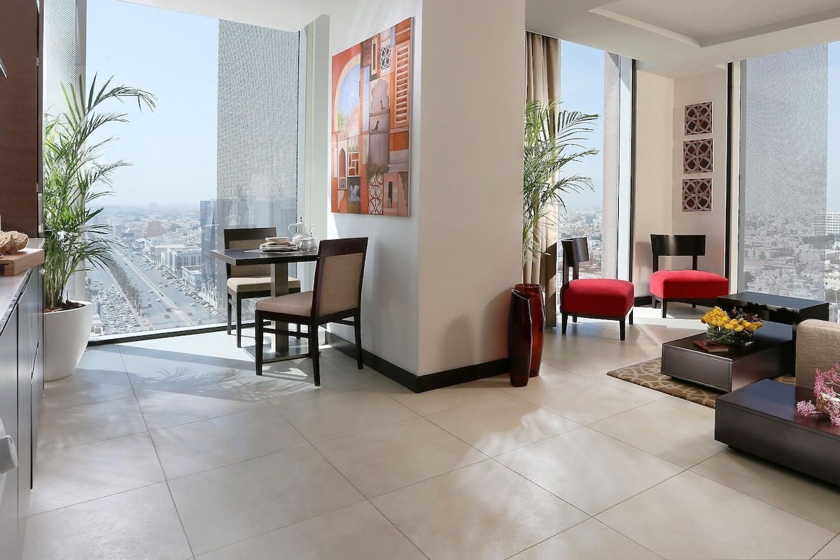 Suite Executive, vista città | Area soggiorno