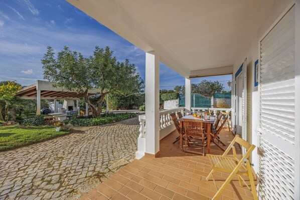 Room - Muxima in Quelfes With 3 Bedrooms and 2 Bathrooms (Olhao)
