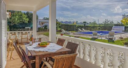 Muxima in Quelfes With 3 Bedrooms and 2 Bathrooms