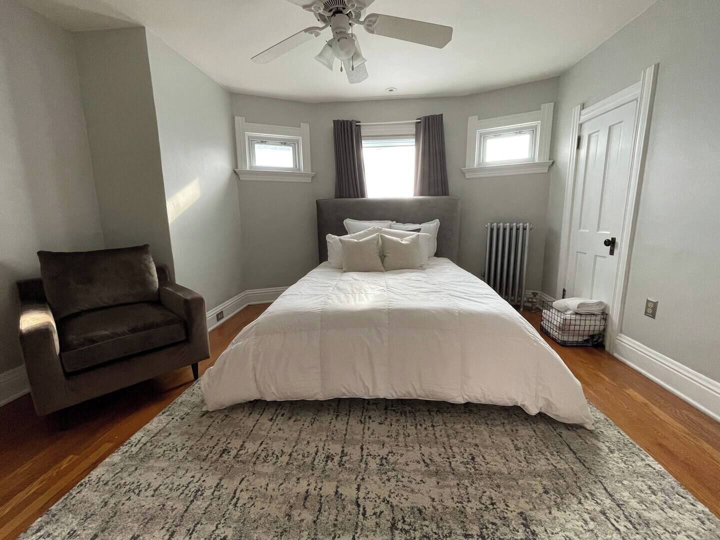 4 chambres, fer et planche à repasser, Wi-Fi, draps fournis