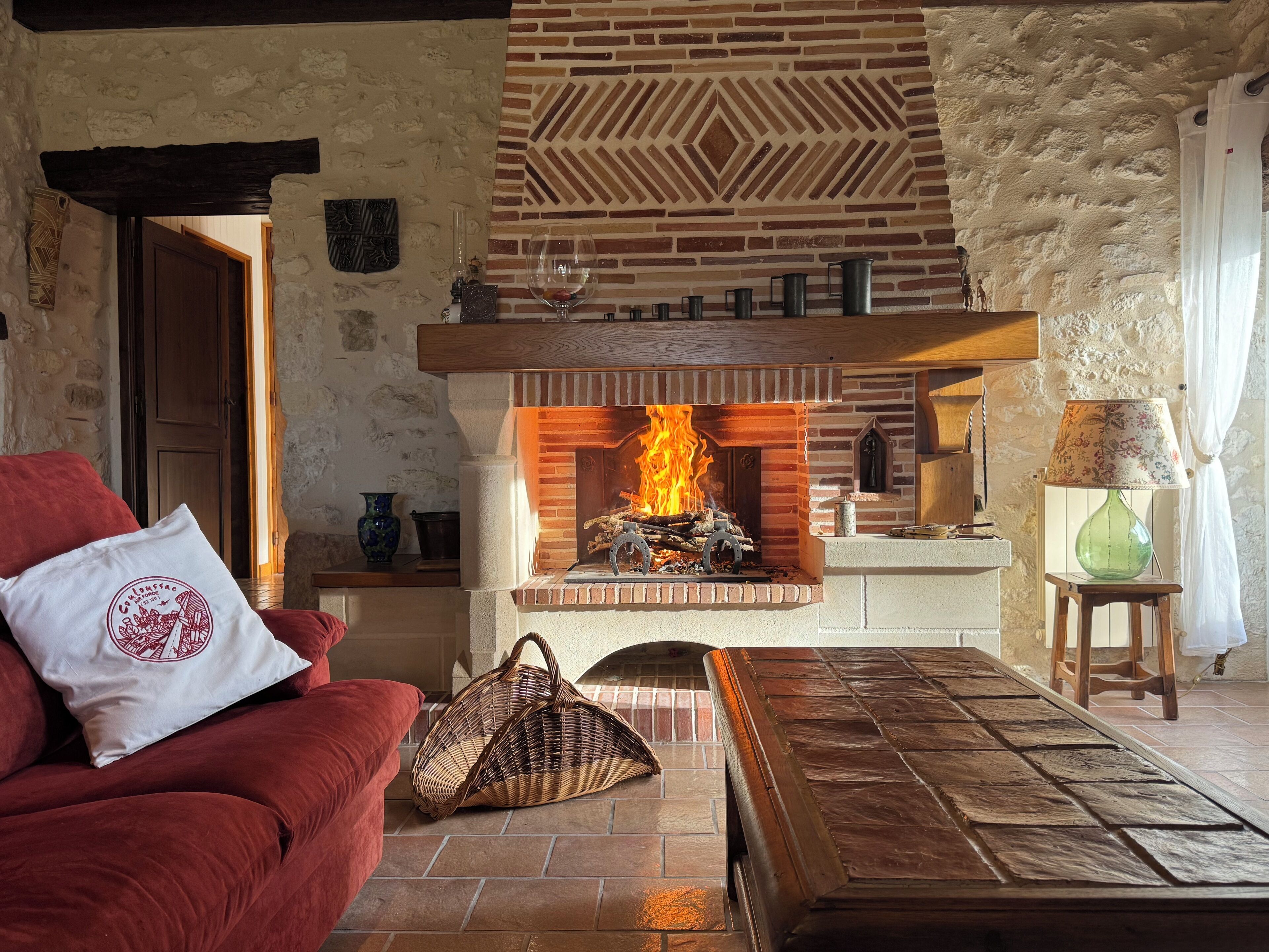 Smart TV, tenis de mesa, libros y biblioteca musical 