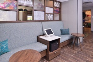 Interior - Lakeville Inn (Lakeville)