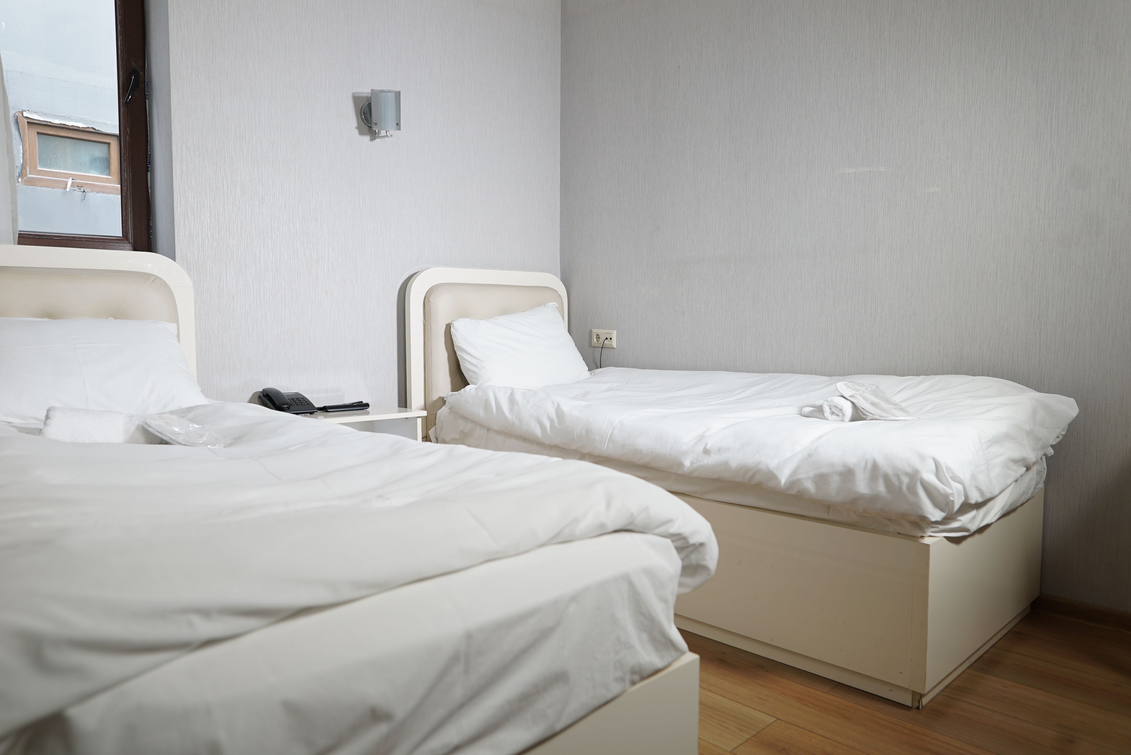 Habitación clásica con 2 camas individuales | Escritorio, espacio para trabajar con un portátil, wifi gratis