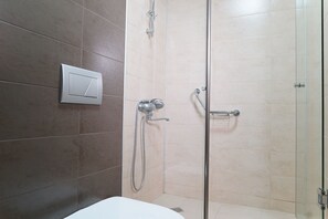 Classic Twin Room | Bathroom | Shower, free toiletries, hair dryer, towels - ABN BOUTIQUE TBILISI HOTEL (Tbilisi)