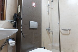 Classic Twin Room | Bathroom | Shower, free toiletries, hair dryer, towels - ABN BOUTIQUE TBILISI HOTEL (Tbilisi)