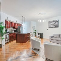 Apartamento com design assinado, vista para a cidade | Área de estar | Smart TV 50 polegadas com canais digitais