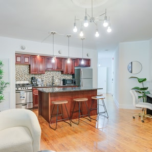 Signature Apartment, City View | Interior - 303 N 3rd St B2 (Philadelphia)