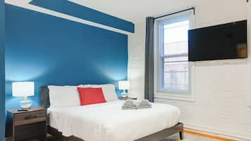 Signature Apartment, City View | Iron/ironing board, travel cot, free WiFi, bed sheets
