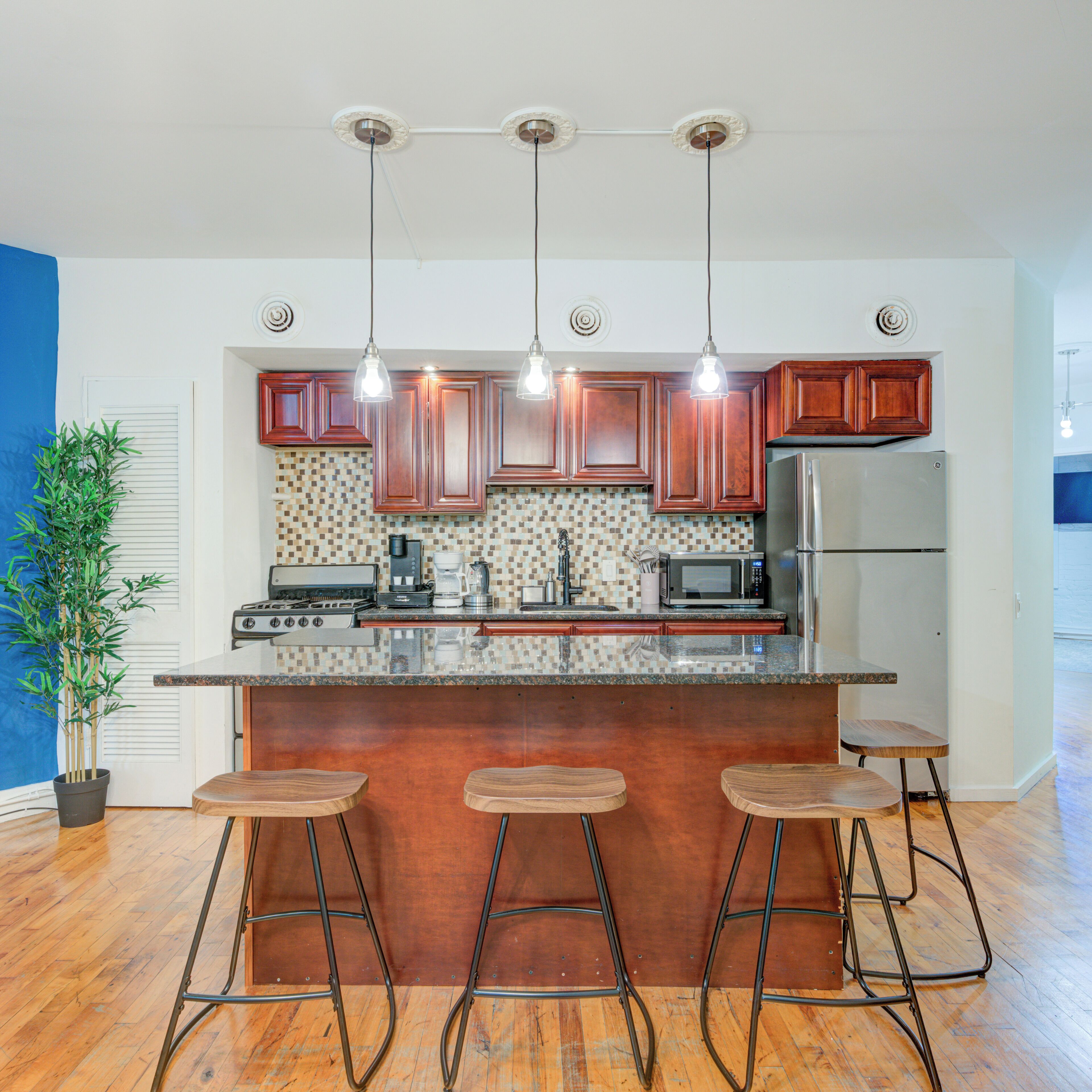 Comfort-lejlighed | Privat køkken | Køleskab/fryser i fuld størrelse, ovn, kogeplade, opvaskemaskine