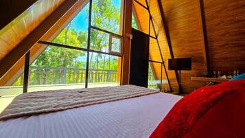 Quarto casal conforto, sacada, vista para a montanha | Wi-Fi de cortesia