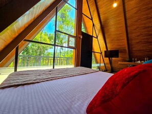 Quarto casal conforto, sacada, vista para a montanha | Wi-Fi de cortesia