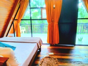 Quarto casal conforto, sacada, vista para a montanha | Wi-Fi de cortesia