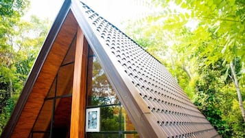 Quarto casal conforto, sacada, vista para a montanha | Fachada