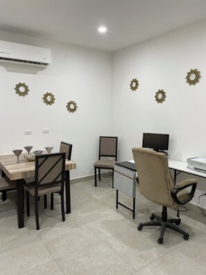 Classic Condo | Desk, laptop workspace, soundproofing, free WiFi - Cabo Boutique Condos (Cabo San Lucas)