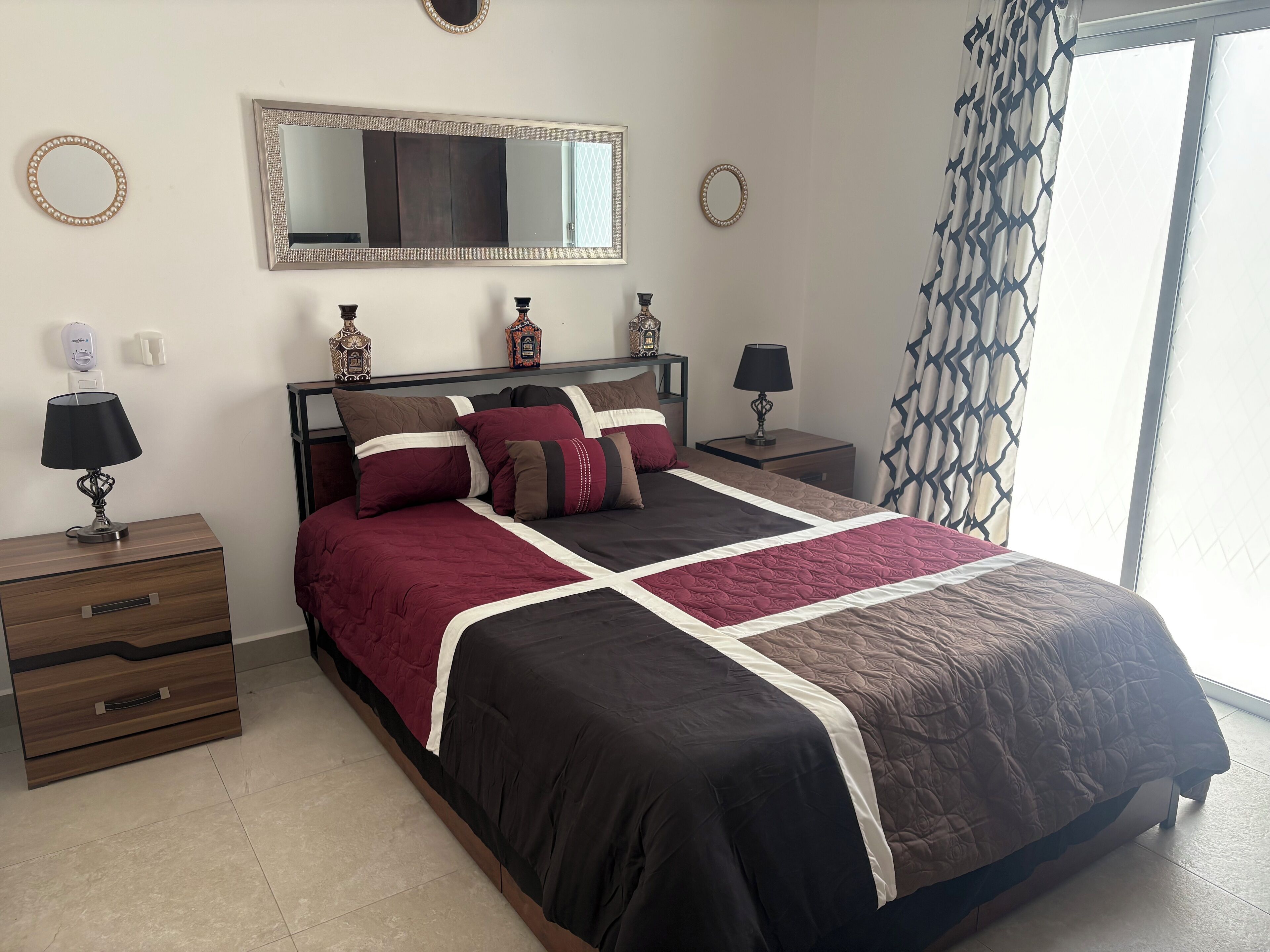 Classic Condo | Meja, ruang kerja komputer riba, kalis bunyi, Wi-fi percuma 