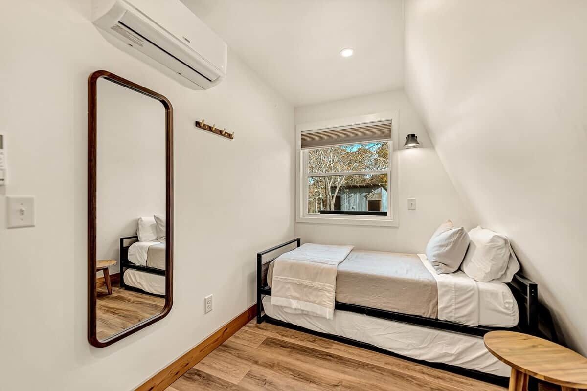 WiFi, bed sheets