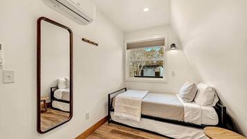 WiFi, bed sheets