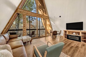 TV, fireplace - Post Oak Perch-Cozy Forest A-frame Near Bentonville (Benton County)