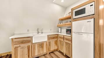 Kühlschrank, Mikrowelle, Toaster