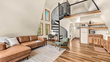 Una televisión, una chimenea