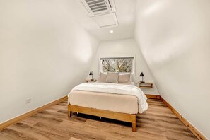 WiFi, bed sheets
