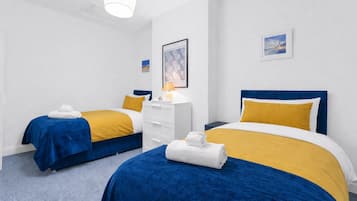 Iron/ironing board, Internet, bed sheets