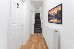 Interior - Convenient Serviced Accommodation Near Crewe Landmarks & Routes (Crewe)