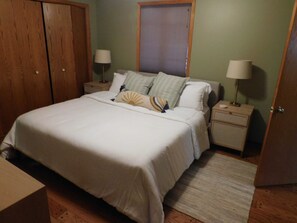 4 bedrooms, WiFi, bed sheets - The Sooner by the Lake (Backus)