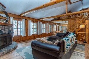 电视、壁炉、办公室