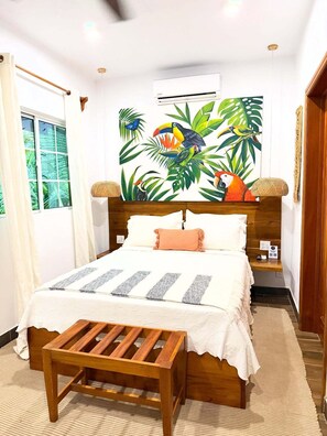 Työpöytä, silitysrauta/-lauta, ilmainen Wi-Fi, vuodevaatteet