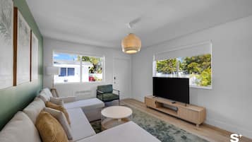 Comfort Apartment, 1 Bedroom, Patio | Living area