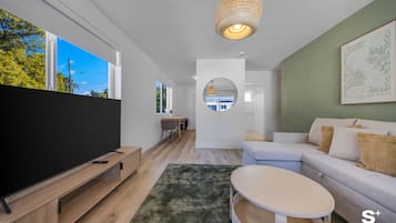 Comfort Apartment, 1 Bedroom, Patio | Living area