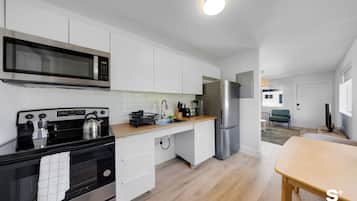 Comfort-lejlighed - 1 soveværelse - terrasse | Privat køkken | Køleskab/fryser i fuld størrelse, mikrobølgeovn, ovn, kogeplade