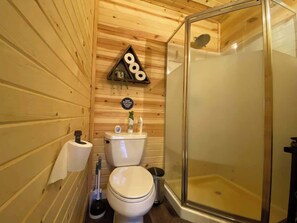 Shower, towels, shampoo - Whispering Pines at Long Lake (Longville)