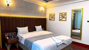 In-room safe, desk, laptop workspace, free WiFi