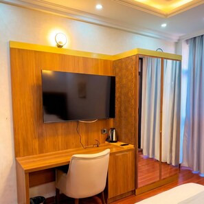 In-room safe, desk, laptop workspace, free WiFi - hagarlawe hotel  (Jijiga)