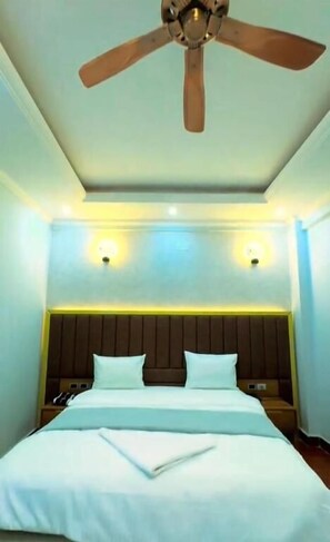 In-room safe, desk, laptop workspace, free WiFi - hagarlawe hotel  (Jijiga)