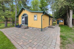 Exterior - Waterfront Cabin on Bay Lake (Deerwood)