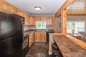 Fridge, microwave, stovetop, dishwasher - Upper Hay Getaway Home (Pequot Lakes)