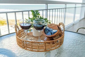 Outdoor dining - Kingston South Hampton 607- 2BR- Pool & Pickleball (Myrtle Beach)